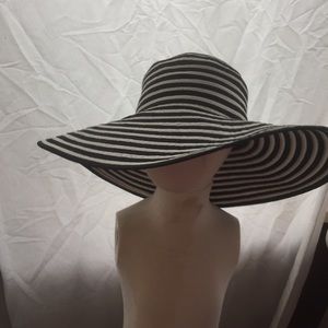 Black /white sun hat